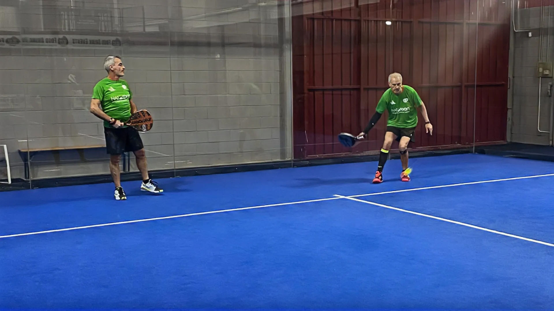 Altra cosa da evitare è quella di movimenti del braccio troppo ampi, nel padel meglio movimenti corti e rapidi.