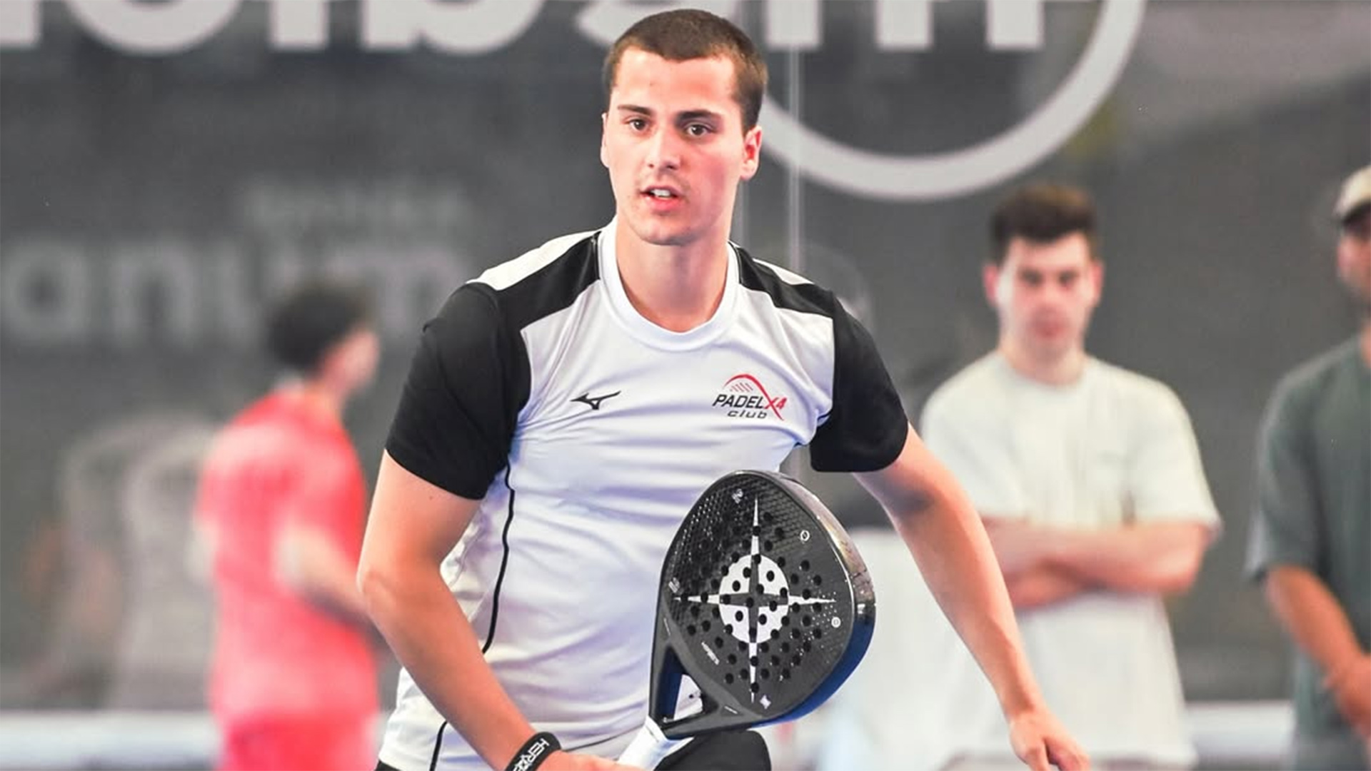 "E' un torneo di incredibile livello e avere il pubblico amico sugli spalti è qualcosa che non capita spesso", racconta Riccardo Menon, 25 anni, trevigiano. "Abito a cinque minuti da qui quindi si può immaginare che effetto mi fa pensare che qui ci saranno i grandi nomi del padel mondiale". 